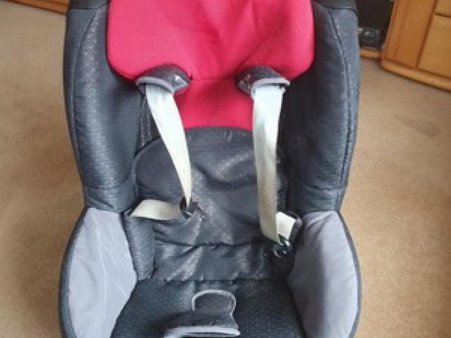 Maxi Cosi Kindersitz (9-18kg) rot schwarz, guter Zustand - 1