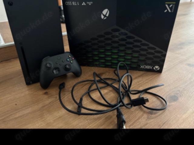 Microsoft Xbox Series X mit einem Controller - 1